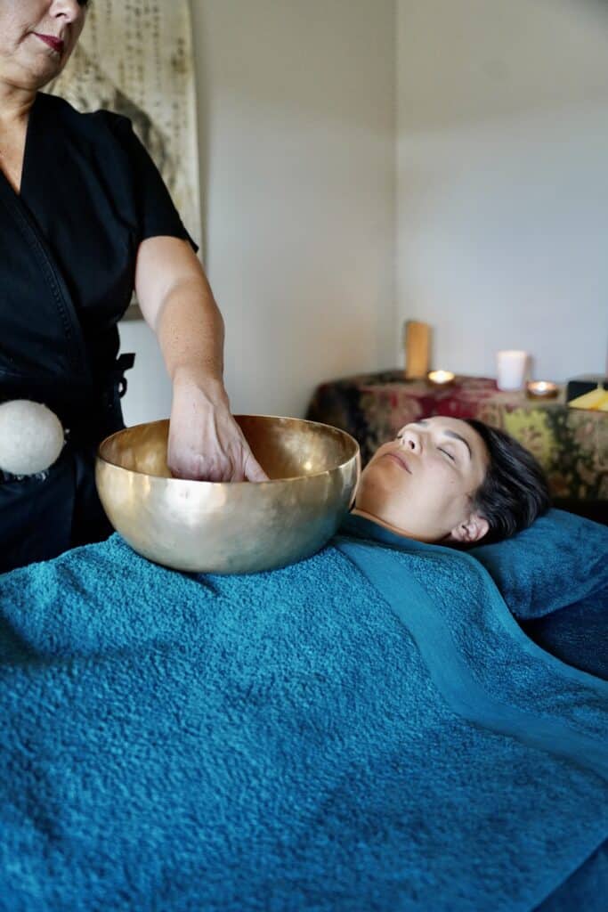 Accueil Massage avec bol tibétain sonothérapie Fleurs du Népal Grasse